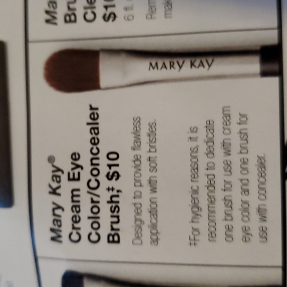 Mary Kay Other - Mary Kay cream eye color/concealer brush